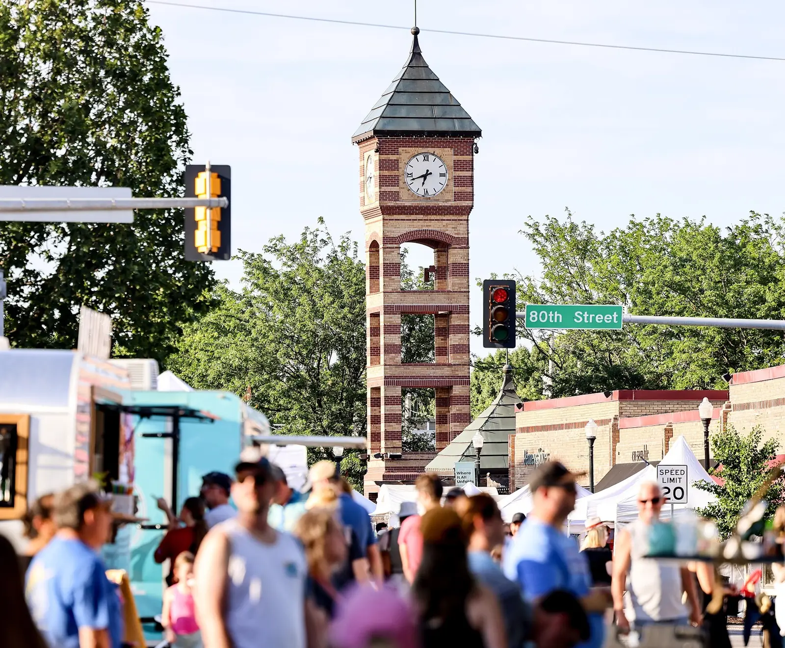 The art fair crowd on the streets of Downtown Overland Park near Santa Fe Dr.
